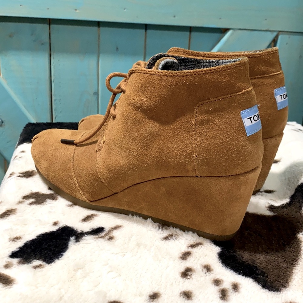 Toms Suede Wedge.